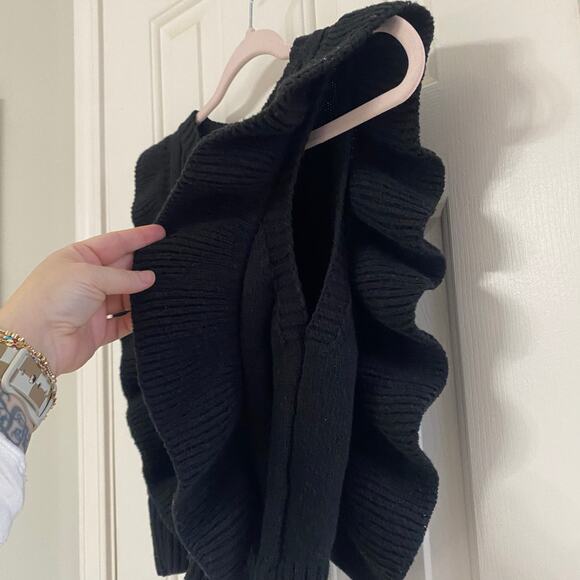 SHEIN • Black Cable Knit Ruffle Trim Crew Neck Sleeveless Sweater - Picture 3 of 5